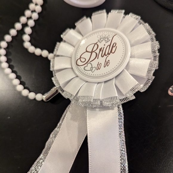 Bride to Be accessories set - Picture 3 of 6